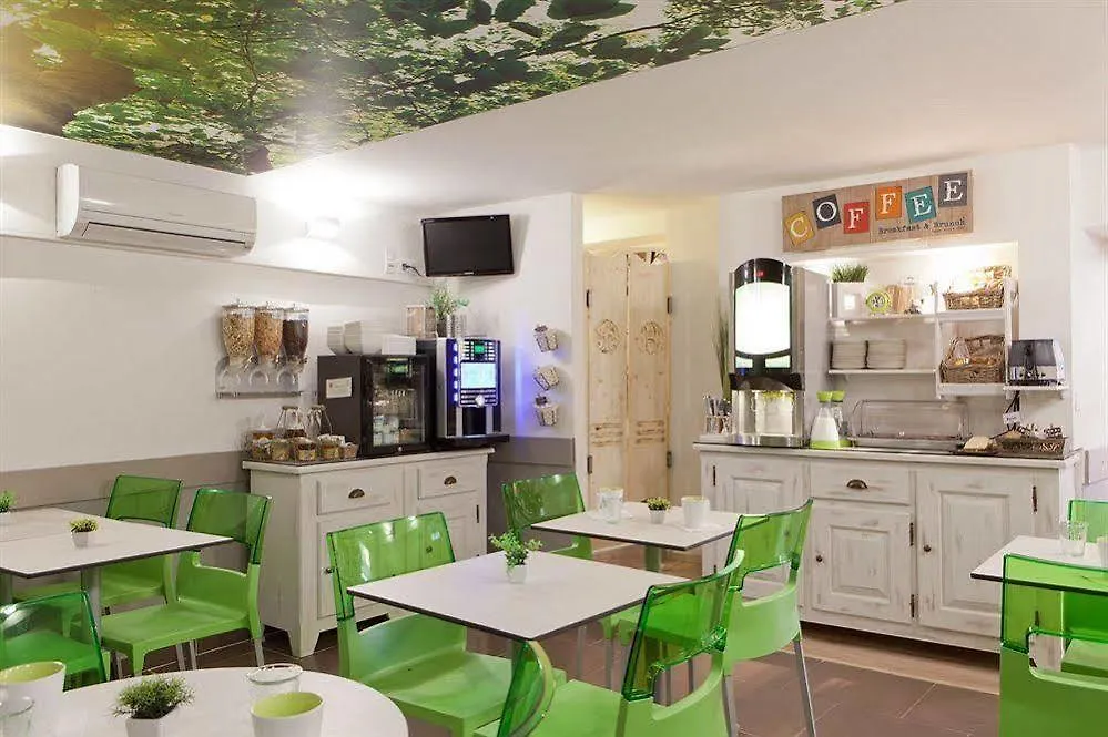 Atipik Hotel Annecy 2*,