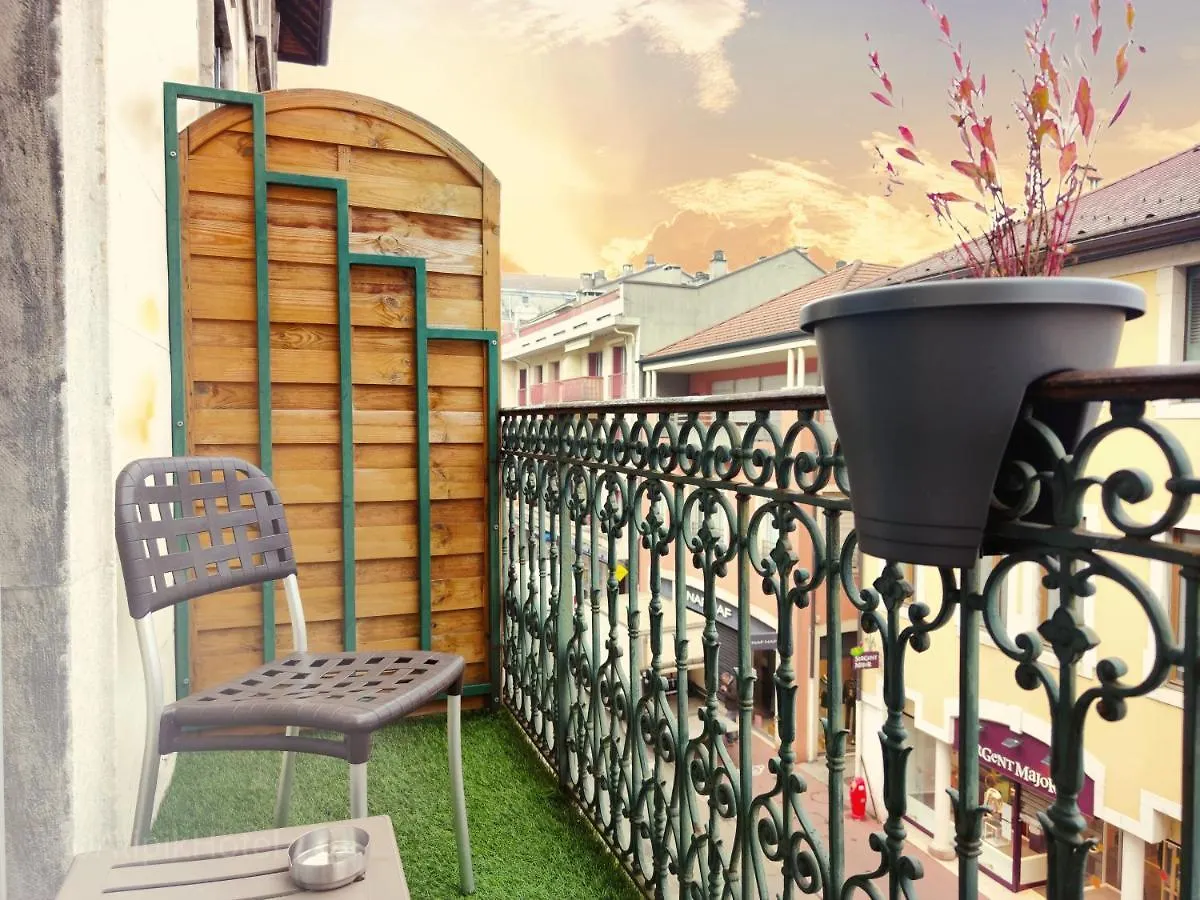 Atipik Hotel Annecy 2*,