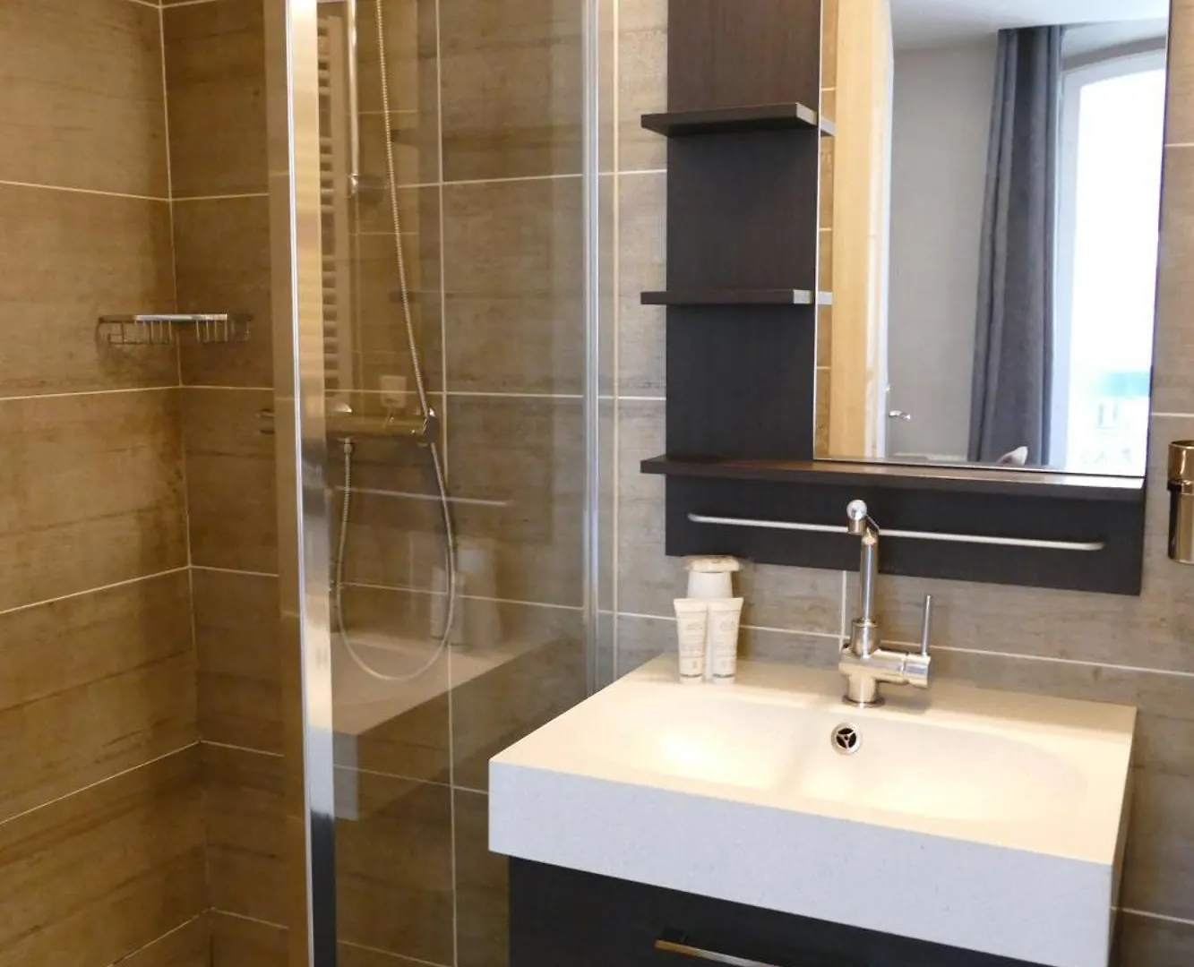 Atipik Hotel Annecy 2*,