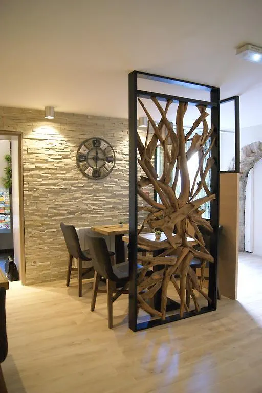 Atipik Hotel Annecy 2*,  France
