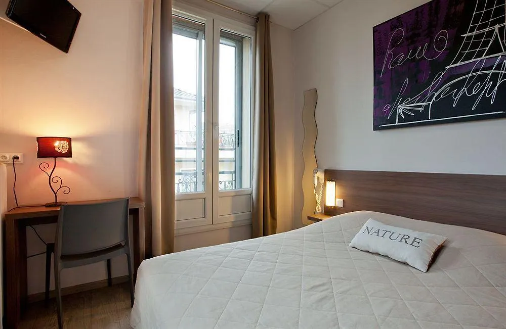 Atipik Hotel Annecy 2*,